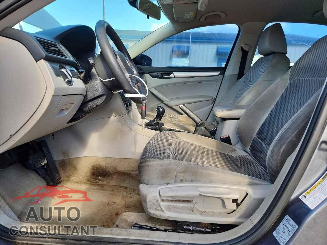 VOLKSWAGEN PASSAT 2014 - 1VWAT7A36EC076712