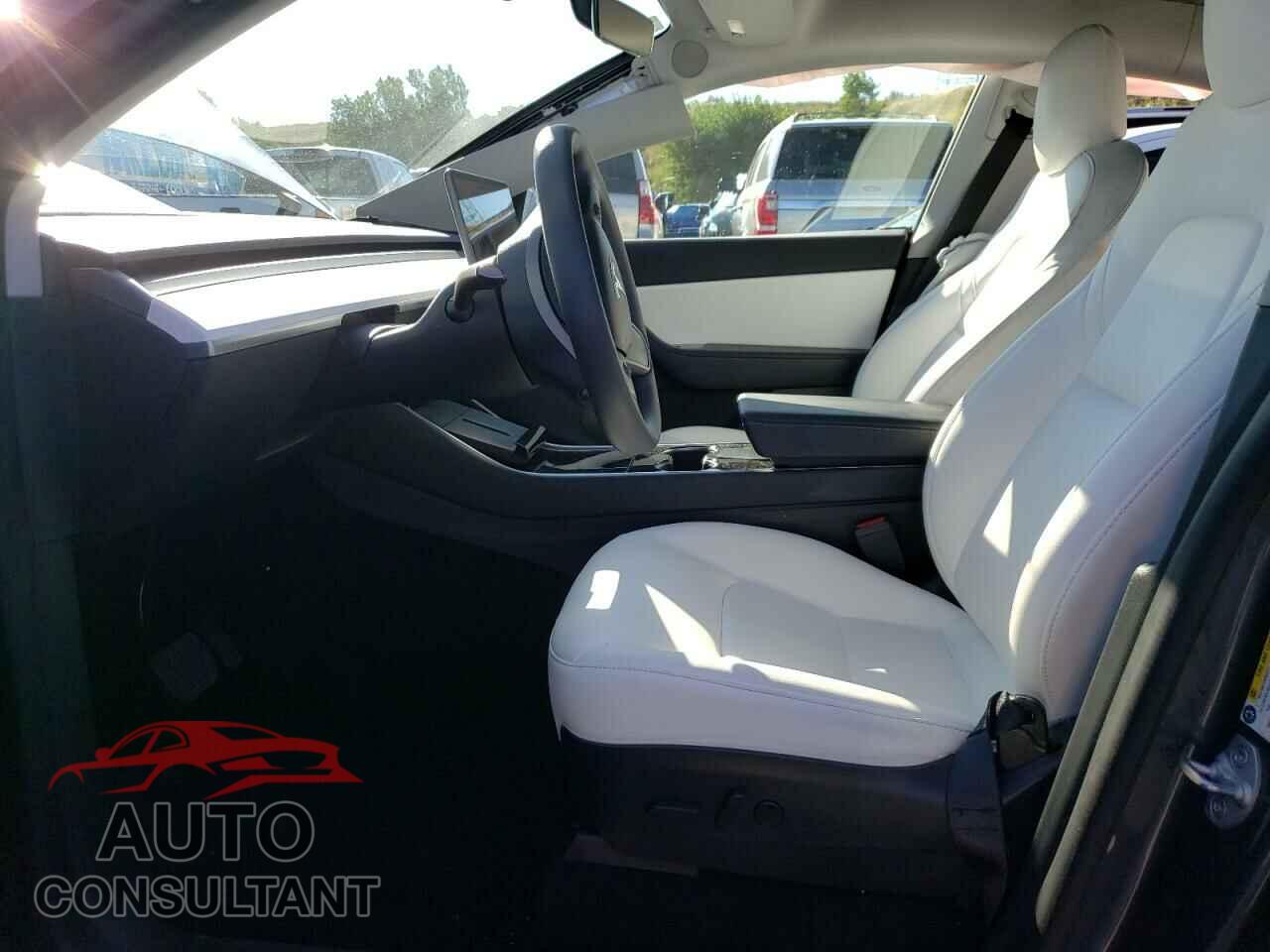 TESLA MODEL Y 2020 - 5YJYGDEE2LF044677