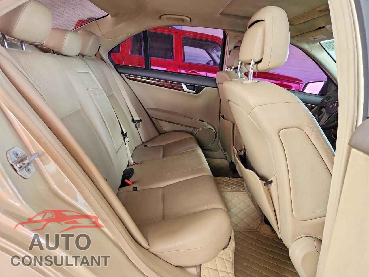 MERCEDES-BENZ C-CLASS 2012 - WDDGF4HB8CR219143