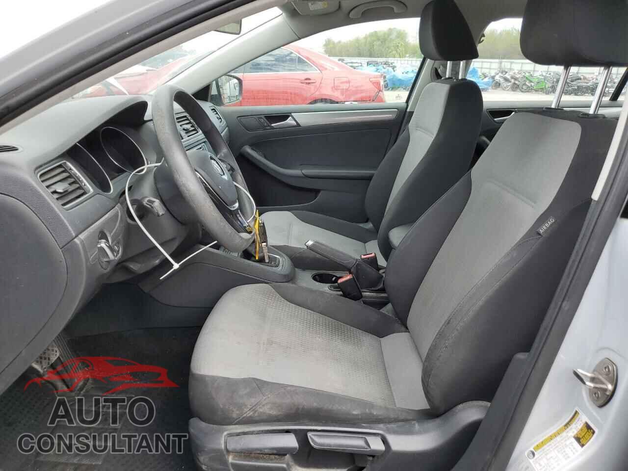 VOLKSWAGEN JETTA 2017 - 3VW2B7AJ2HM335642