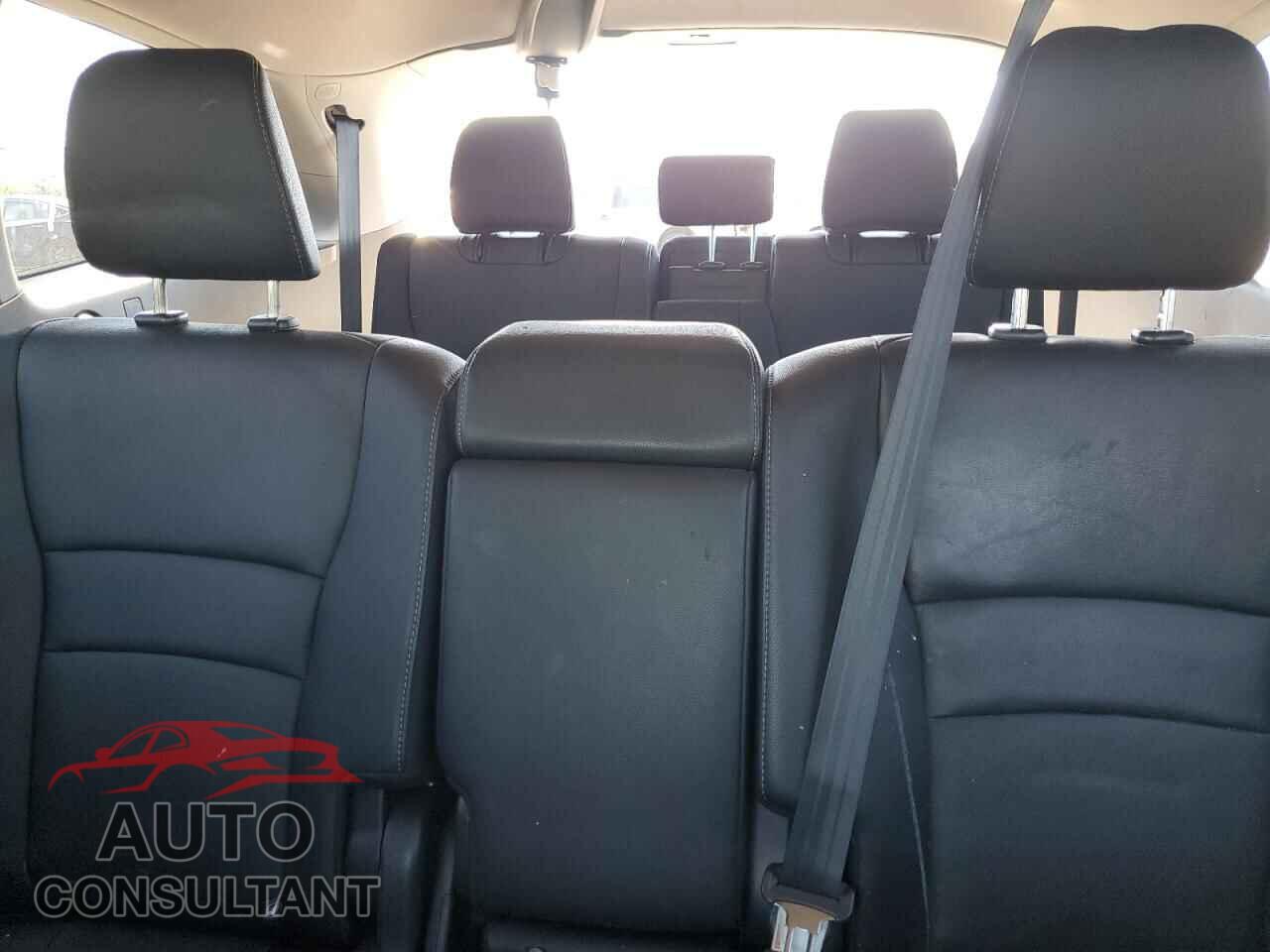 HONDA PILOT 2017 - 5FNYF5H56HB045357