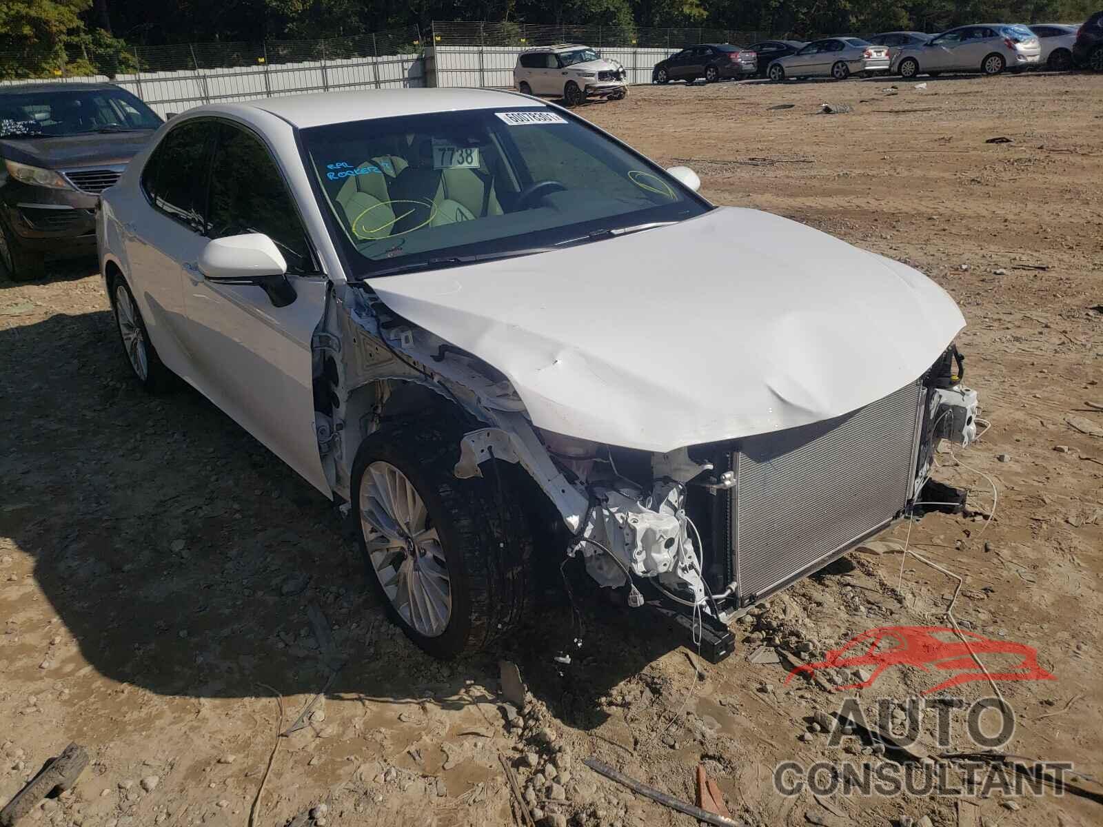 TOYOTA CAMRY 2018 - 4T1B11HK4JU500718
