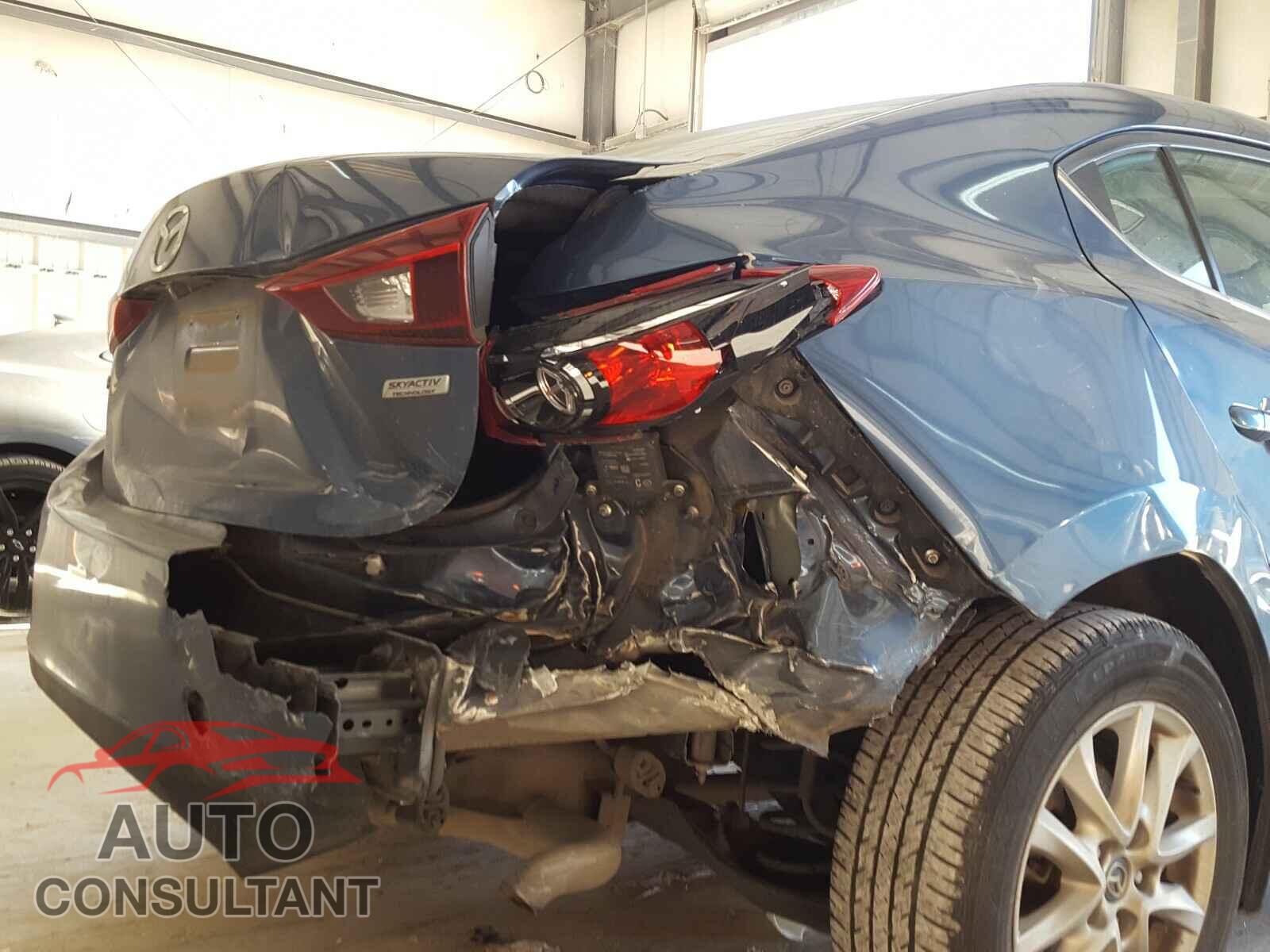 MAZDA 3 2017 - 3MZBN1U7XHM109675