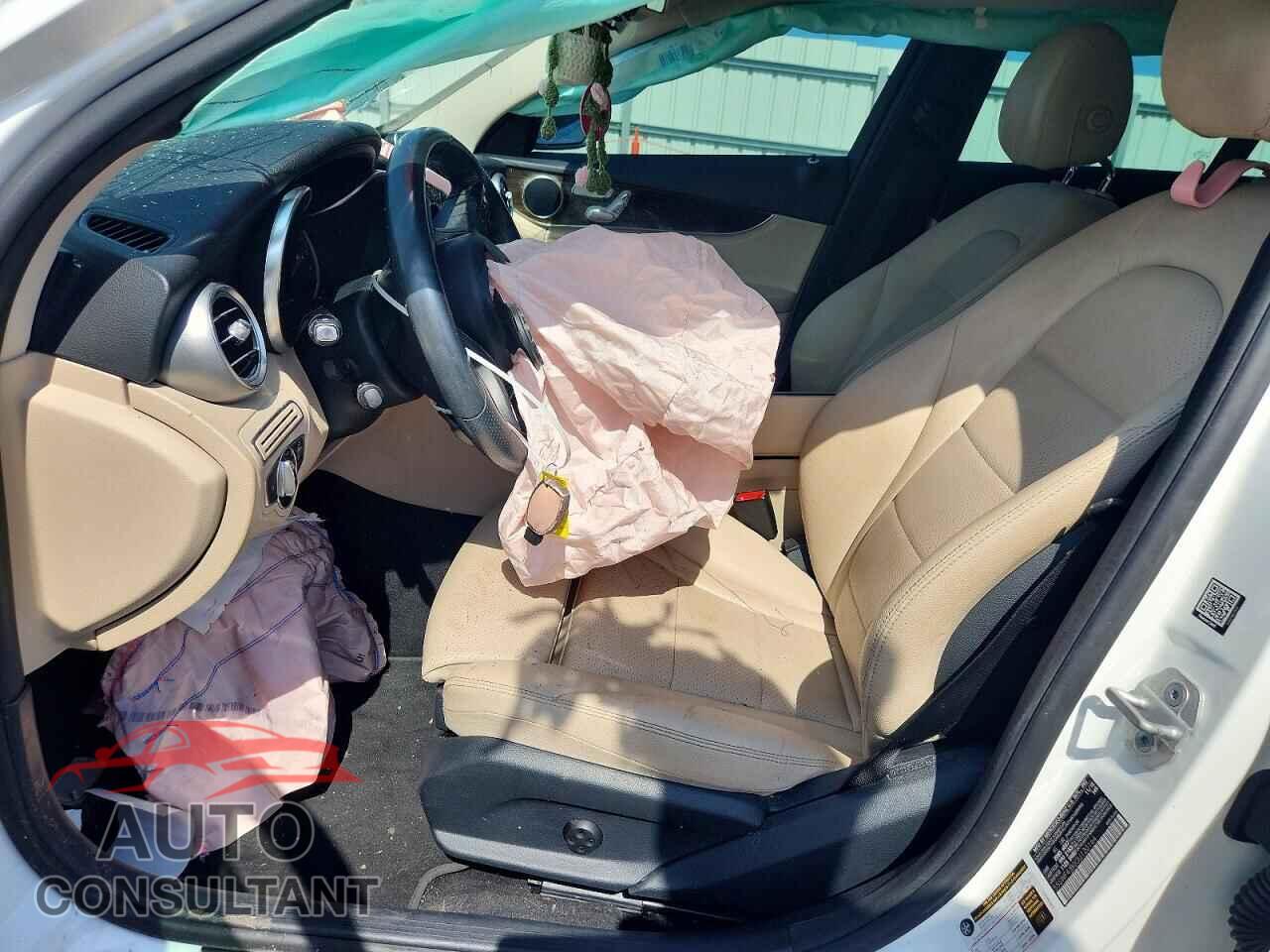 MERCEDES-BENZ C-CLASS 2016 - 55SWF4JB0GU120164