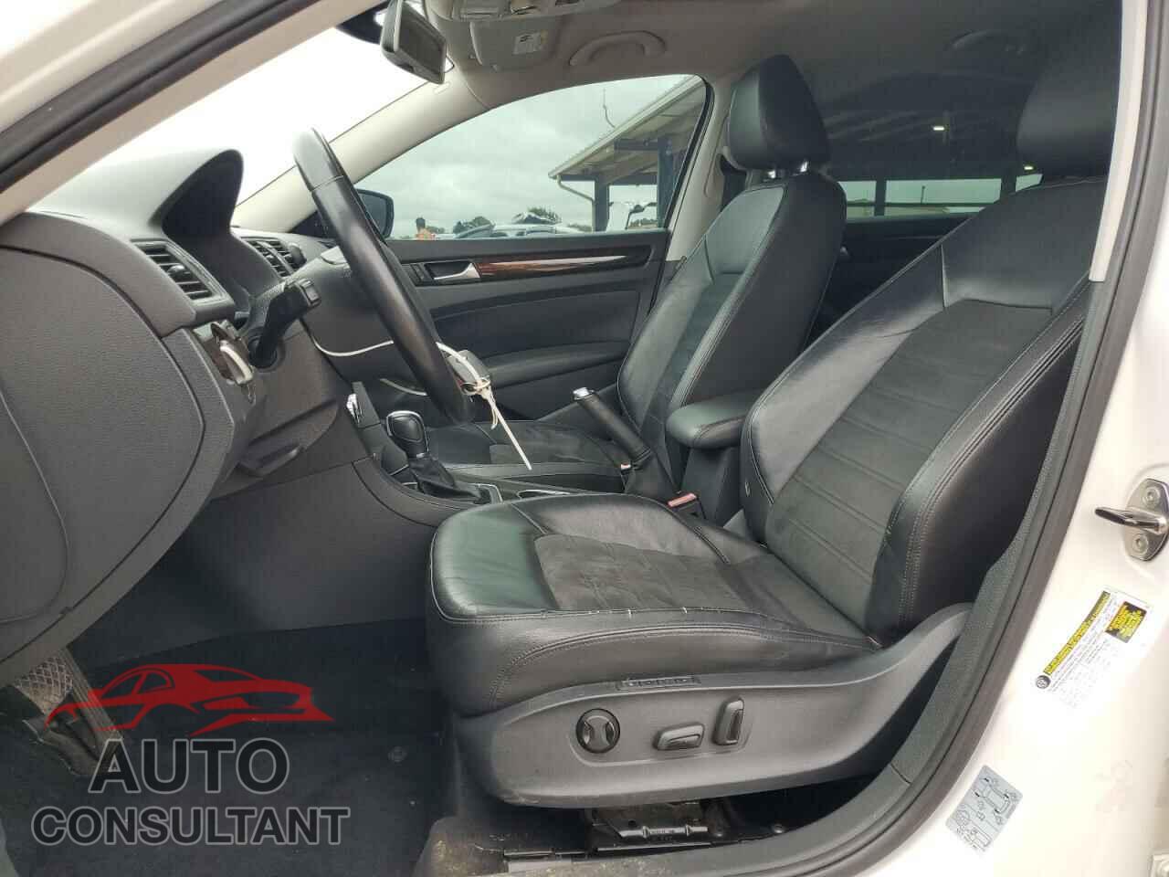 VOLKSWAGEN PASSAT 2014 - 1VWCN7A33EC109183
