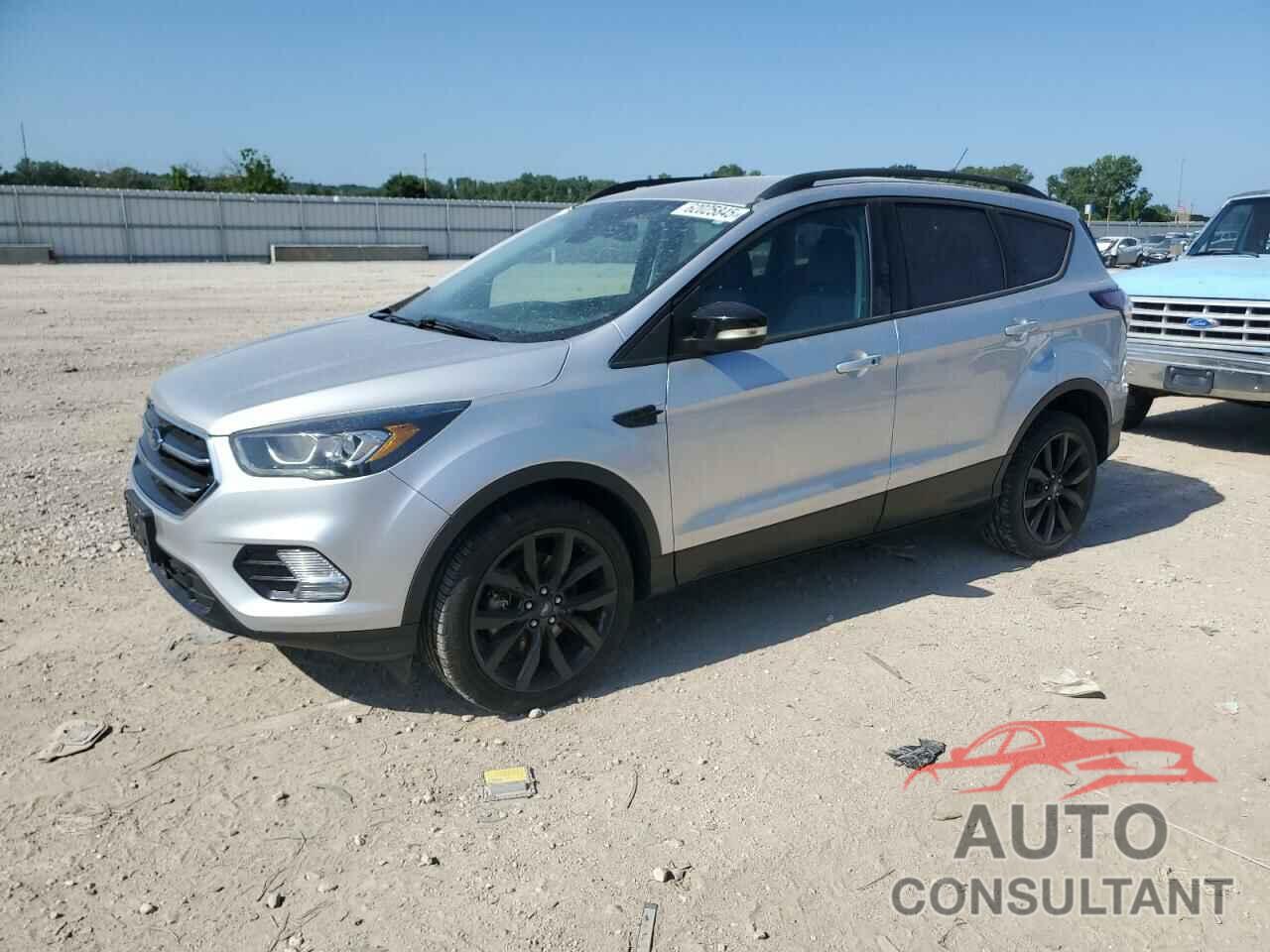 FORD ESCAPE 2017 - 1FMCU9J99HUB80212