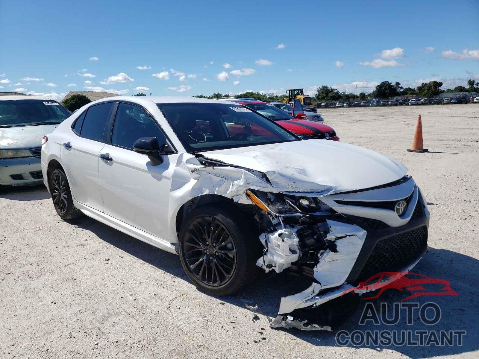 TOYOTA CAMRY 2020 - 4T1G11AK2LU318177