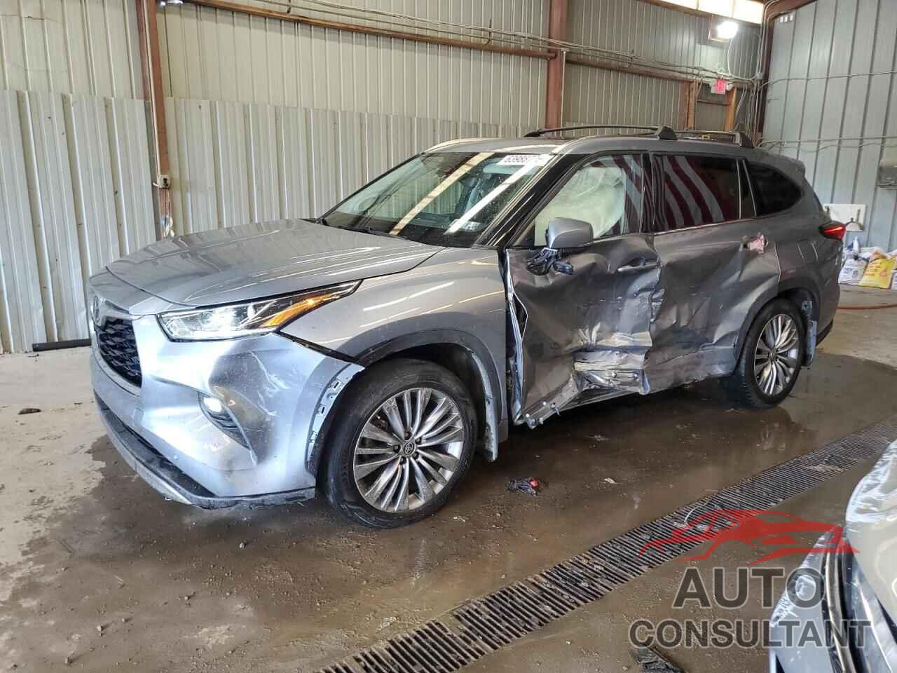 TOYOTA HIGHLANDER 2022 - 5TDFZRBHXNS167686