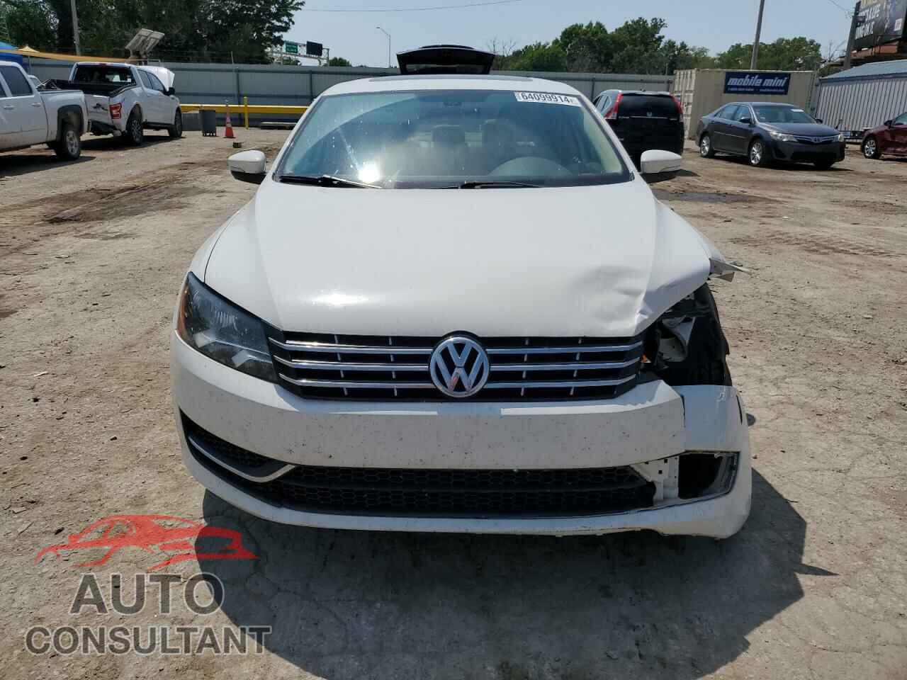 VOLKSWAGEN PASSAT 2013 - 1VWCH7A32DC005337
