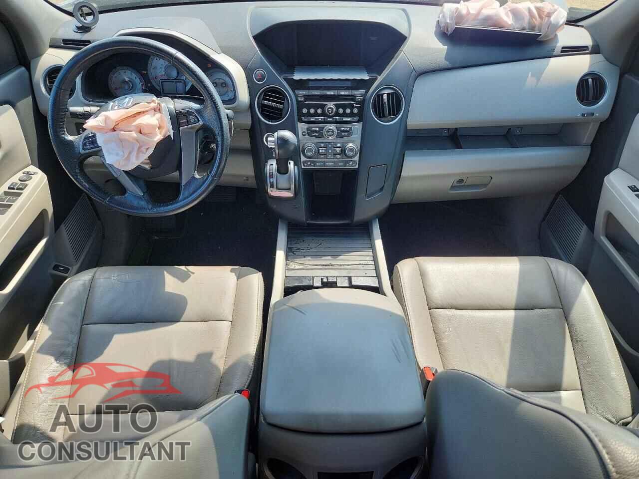 HONDA PILOT 2015 - 5FNYF4H52FB007745