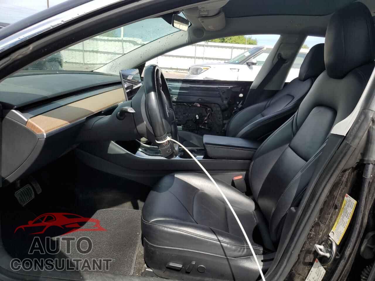 TESLA MODEL 3 2018 - 5YJ3E1EBXJF077119