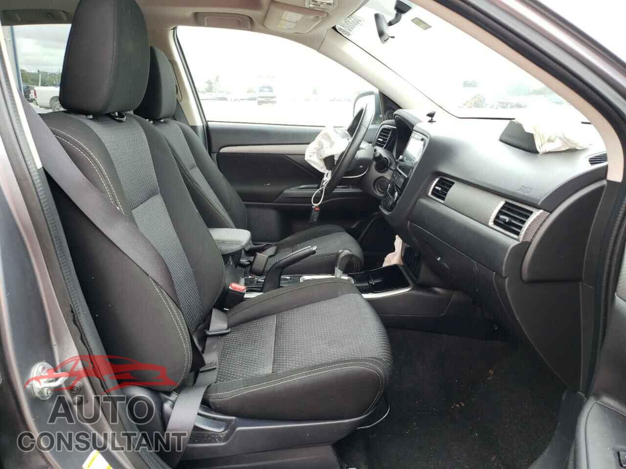 MITSUBISHI OUTLANDER 2018 - JA4AD3A39JJ005299