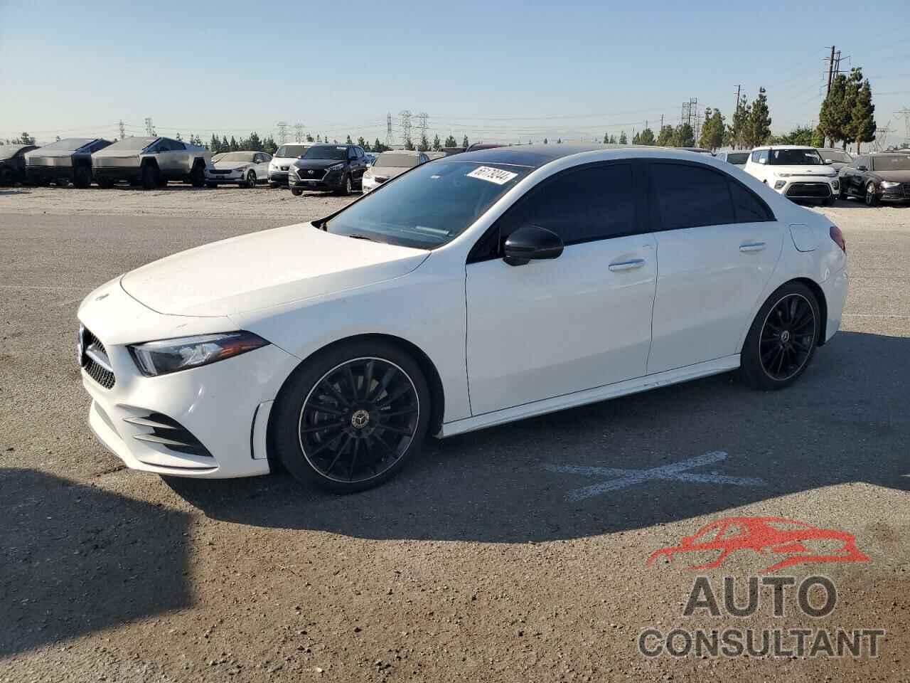 MERCEDES-BENZ A-CLASS 2019 - WDD3G4EB5KW004724
