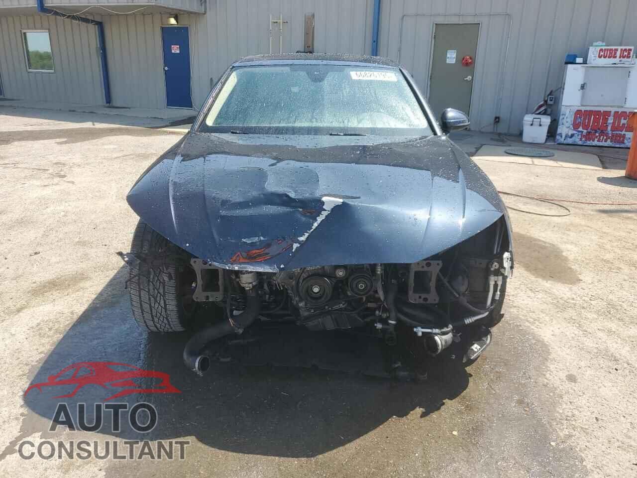 AUDI A4 2018 - WAUKMAF47JA084792