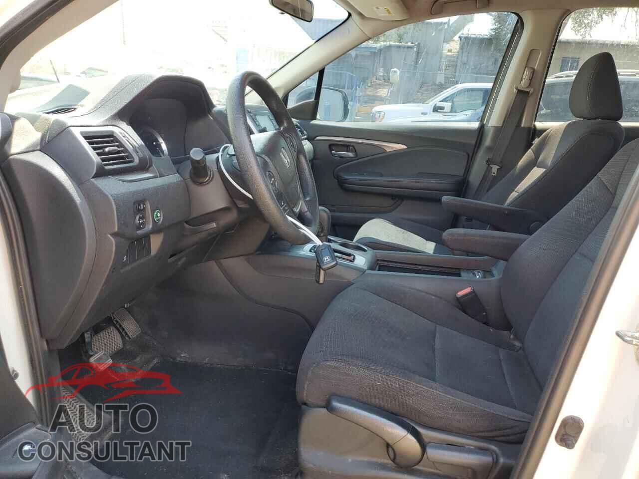 HONDA PILOT 2018 - 5FNYF6H15JB046640