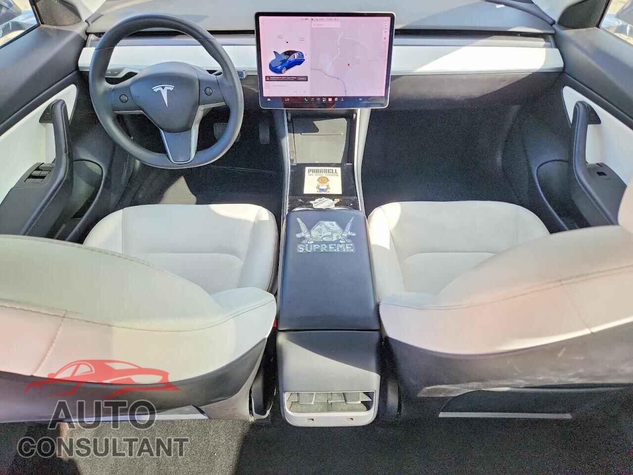 TESLA MODEL 3 2020 - 5YJ3E1EA0LF615871