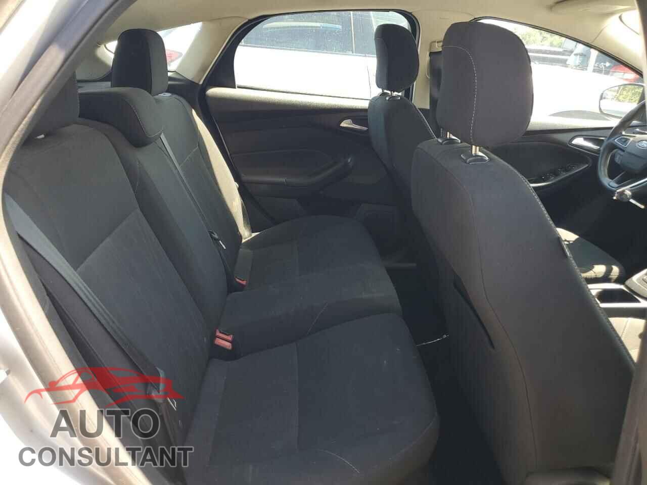 FORD FOCUS 2018 - 1FADP3K2XJL272574