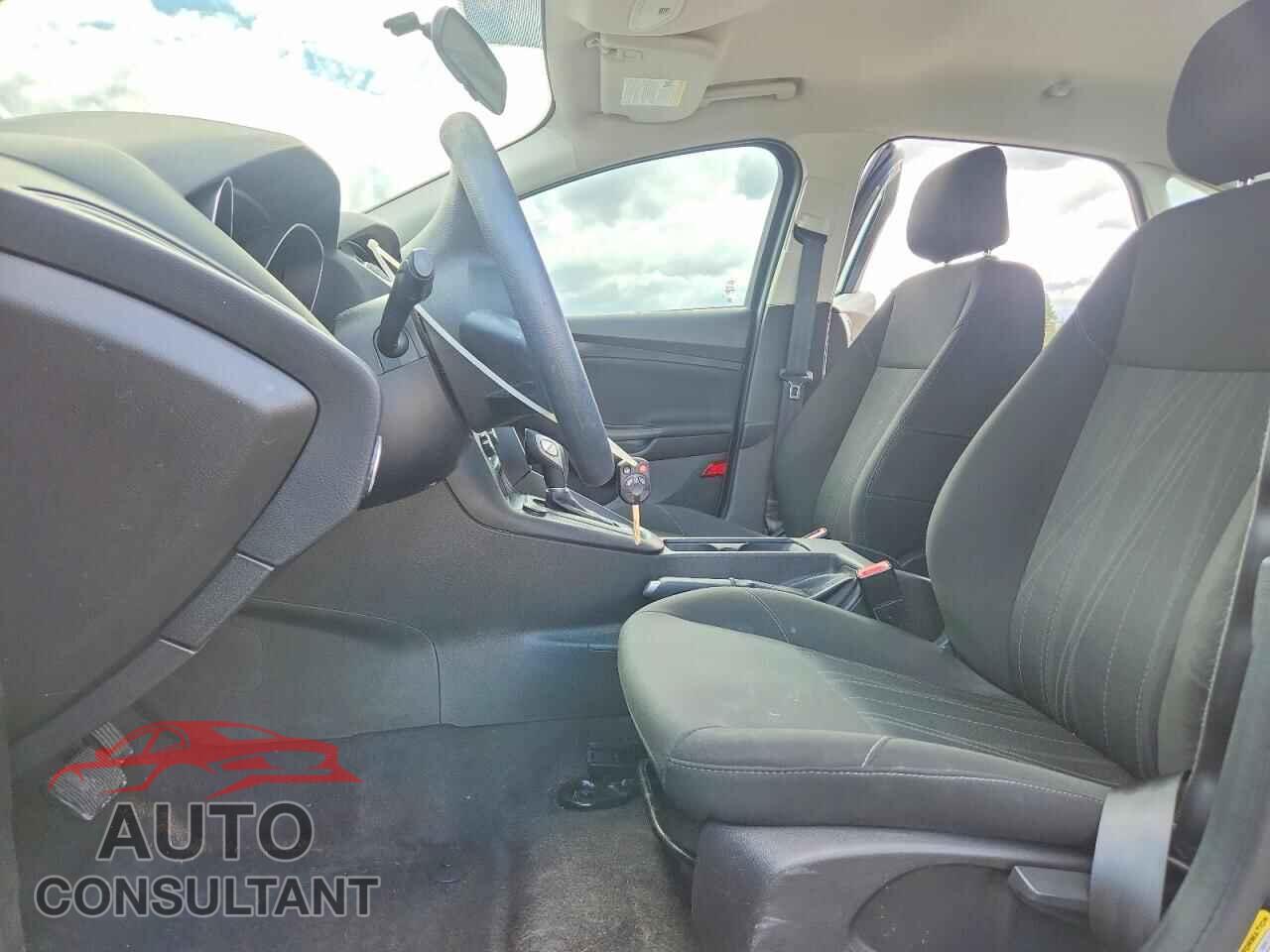 FORD FOCUS 2017 - 1FADP3E27HL319257