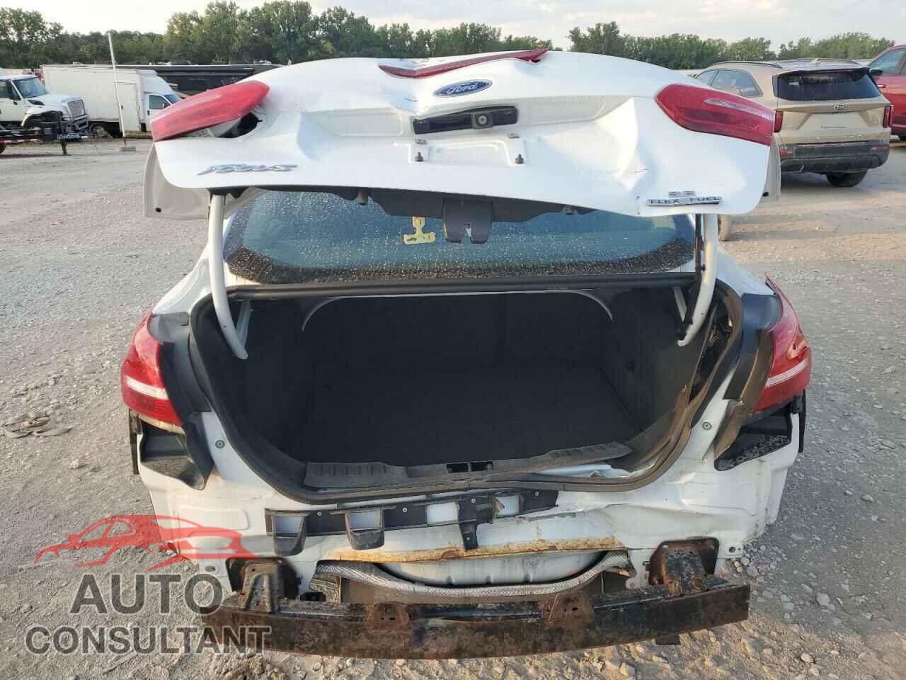 FORD FOCUS 2016 - 1FADP3F2XGL341220