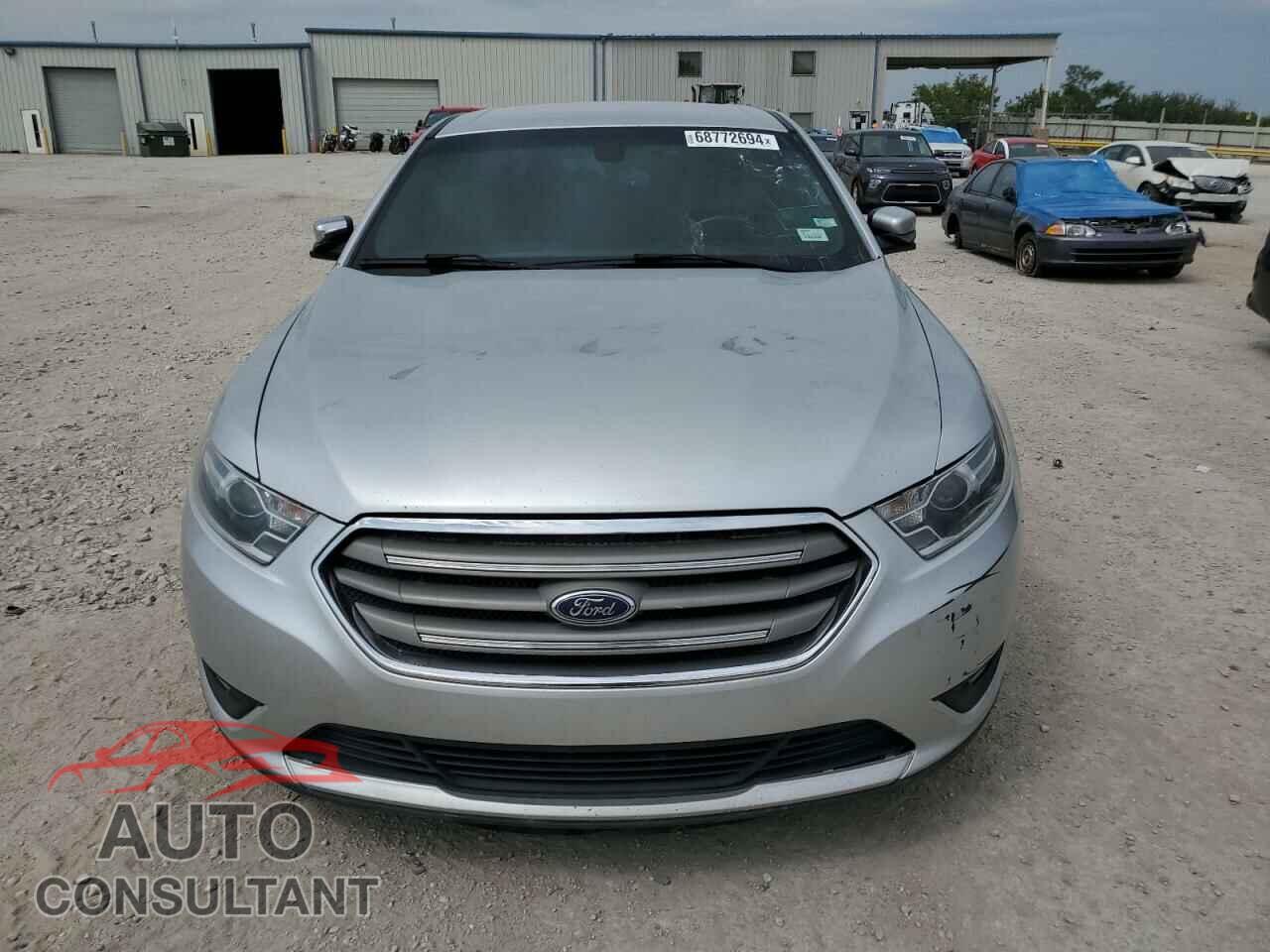 FORD TAURUS 2017 - 1FAHP2E82HG136809