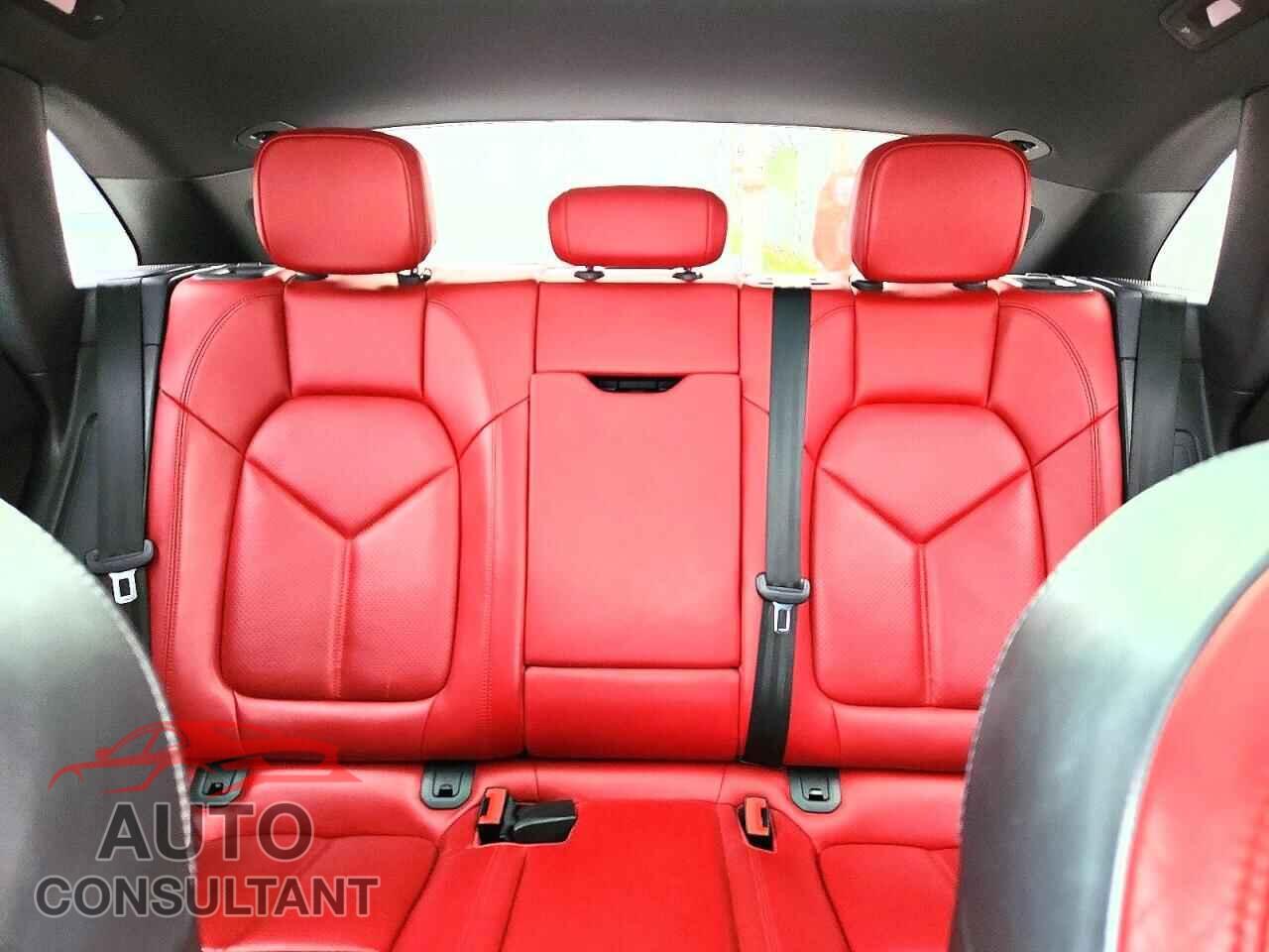 PORSCHE MACAN 2017 - WP1AA2A54HLB07844