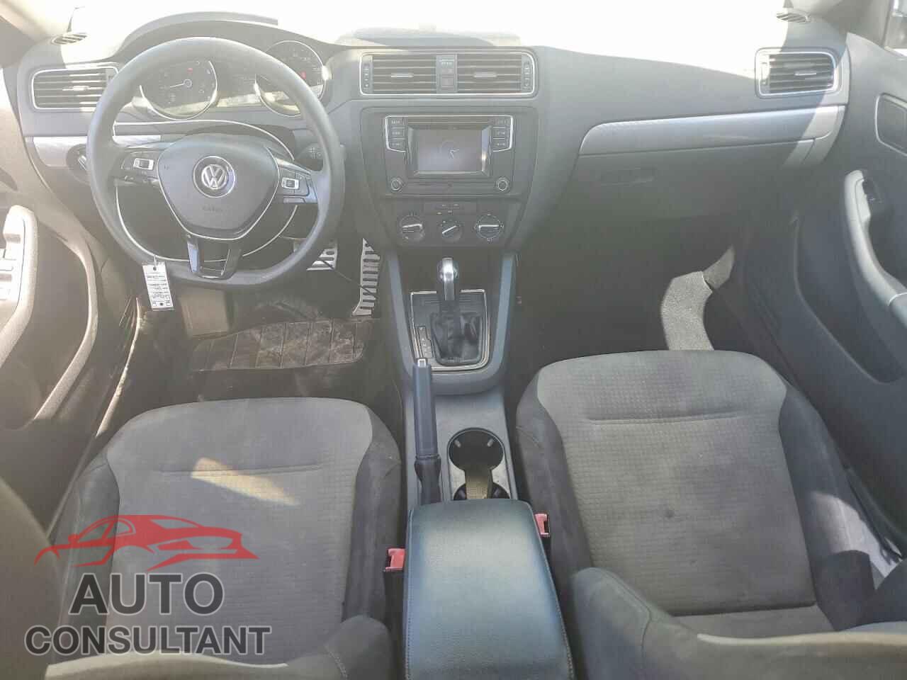 VOLKSWAGEN JETTA 2017 - 3VW2B7AJ3HM215638
