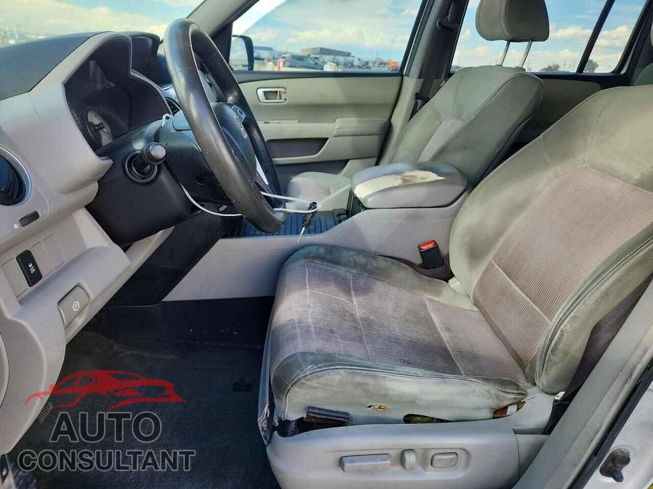 HONDA PILOT 2015 - 5FNYF4H37FB011093