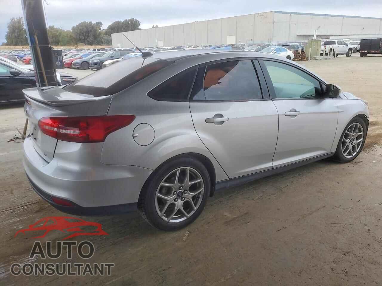 FORD FOCUS 2015 - 1FADP3F27FL221941