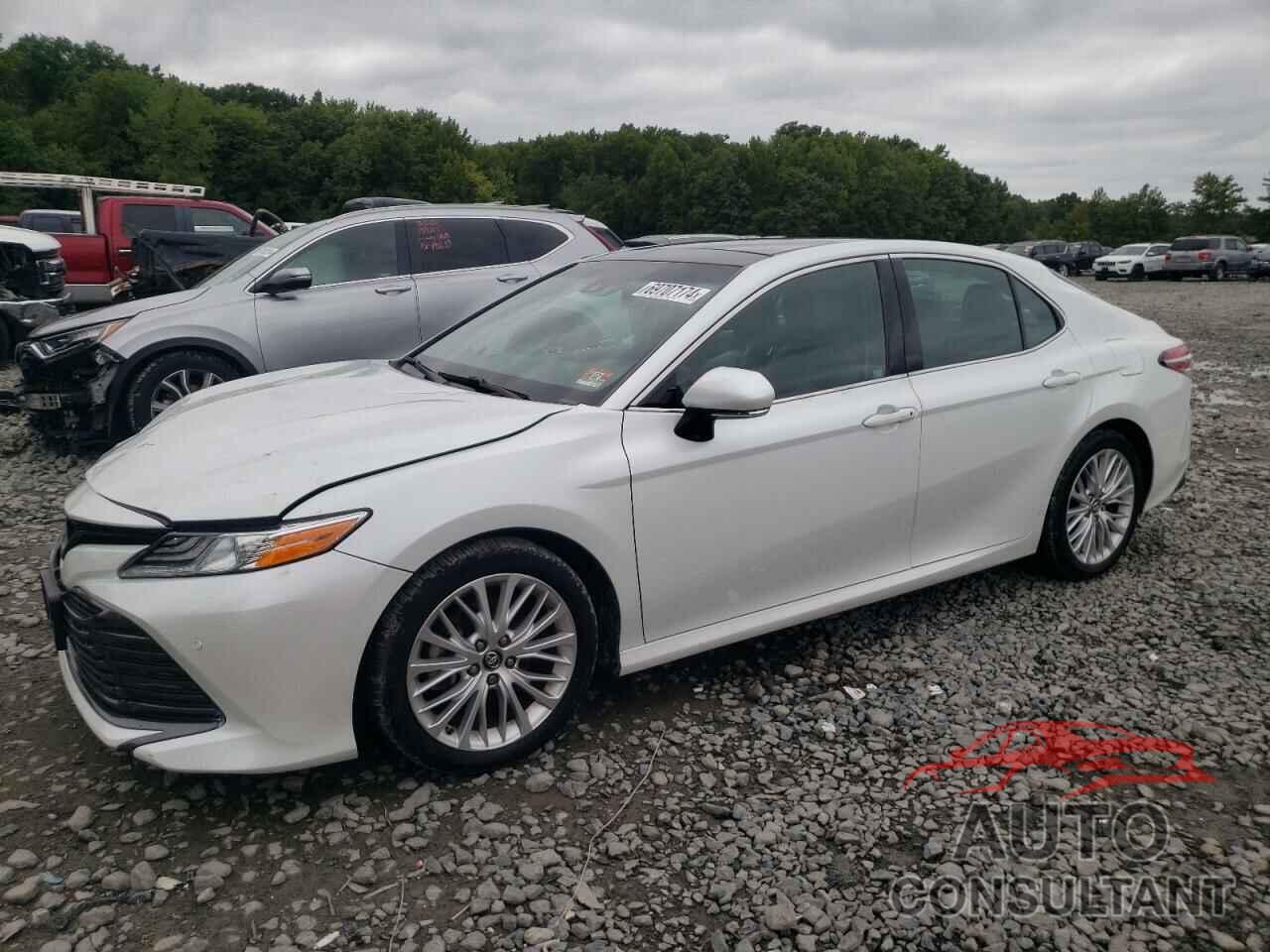 TOYOTA CAMRY 2018 - 4T1B11HK7JU010483