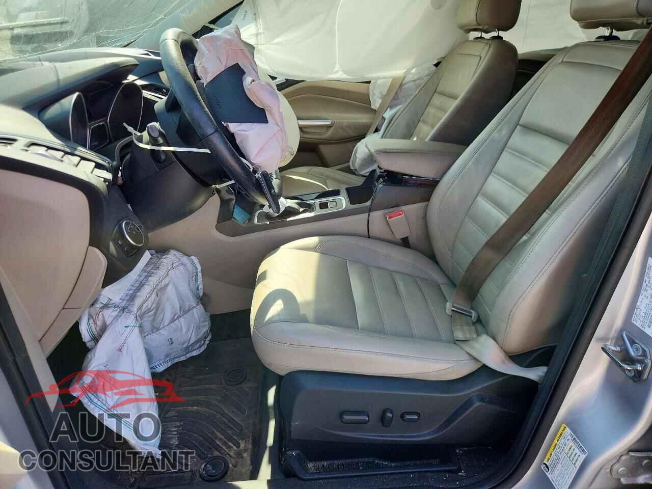 FORD ESCAPE 2017 - 1FMCU9J94HUC56290