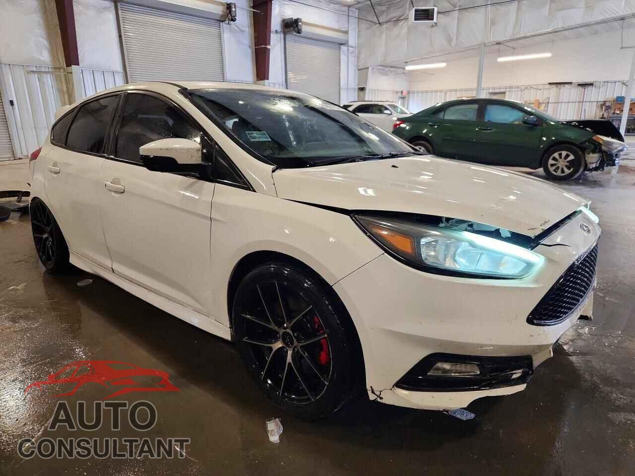 FORD FOCUS 2017 - 1FADP3L96HL214774