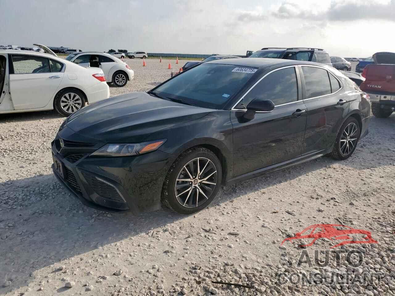 TOYOTA CAMRY 2022 - 4T1G11AK3NU660952