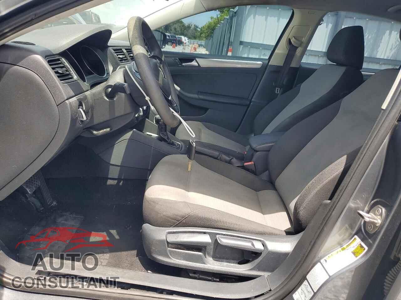 VOLKSWAGEN JETTA 2017 - 3VW2B7AJ5HM324649