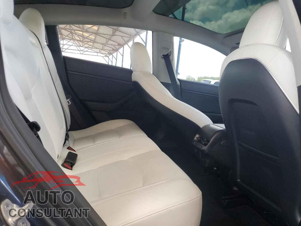 TESLA MODEL 3 2018 - 5YJ3E1EB2JF185377