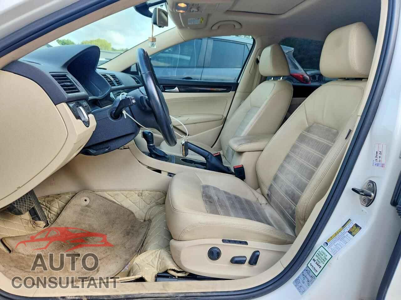 VOLKSWAGEN PASSAT 2014 - 1VWCS7A31EC082011