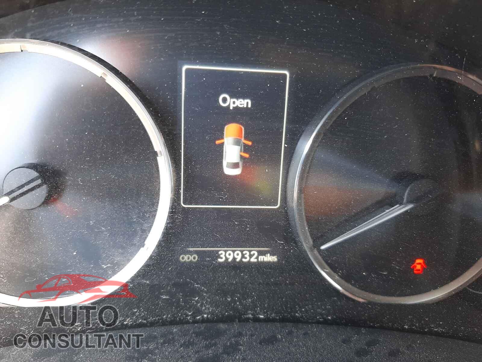 LEXUS IS 2017 - JTHBA1D22H5052136
