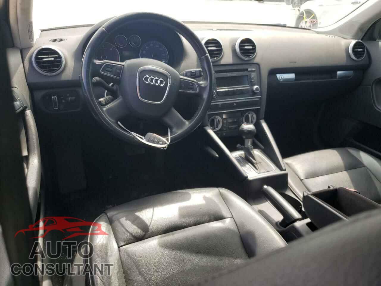AUDI A3 2012 - WAUBJAFM8CA100672