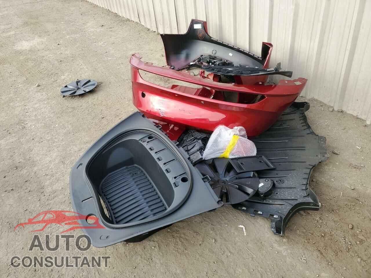 TESLA MODEL 3 2024 - 5YJ3E1EA5RF728109