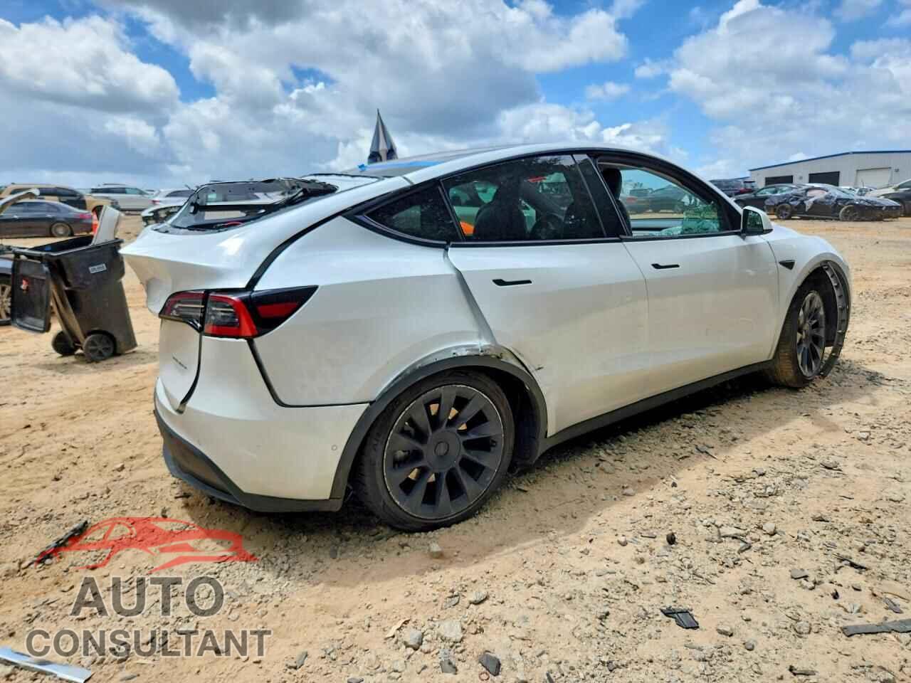 TESLA MODEL Y 2021 - 5YJYGDEEXMF141112