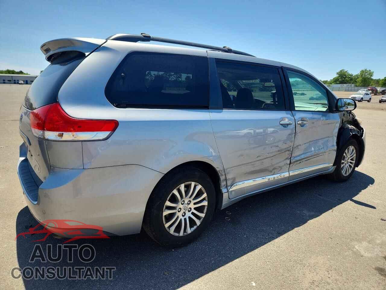TOYOTA SIENNA 2014 - 5TDYK3DC8ES459185