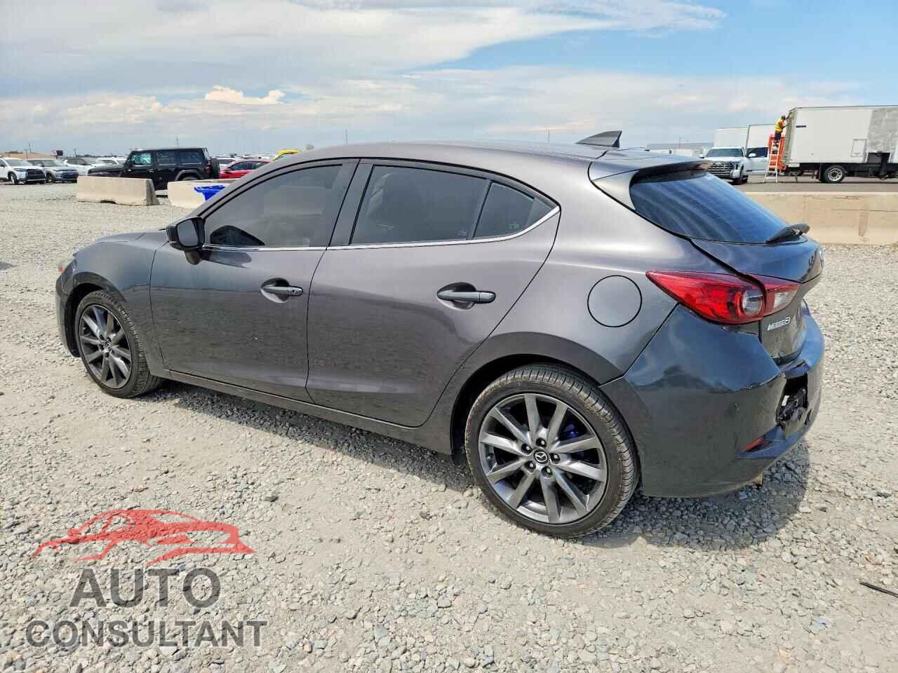 MAZDA 3 2018 - 3MZBN1L31JM252146