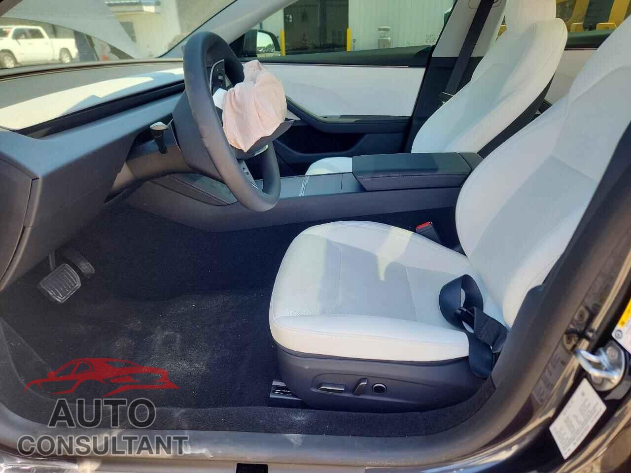 TESLA MODEL 3 2026 - 5YJ3E1EA0TF196159