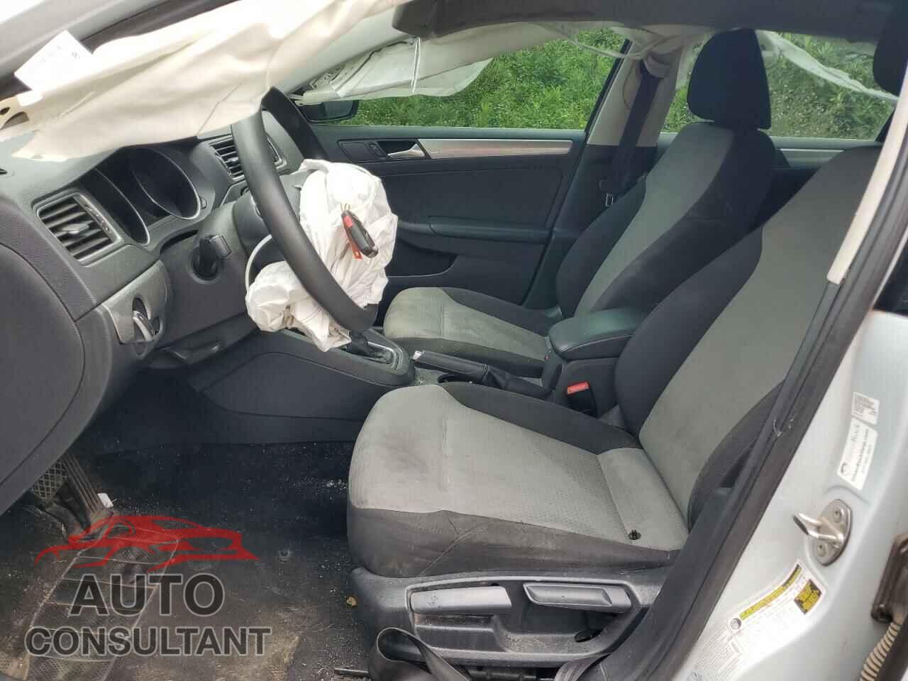 VOLKSWAGEN JETTA 2017 - 3VW2B7AJ6HM355005