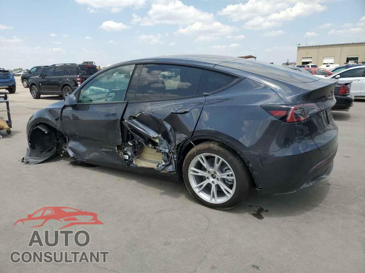 TESLA MODEL Y 2024 - 7SAYGDEDXRF053579