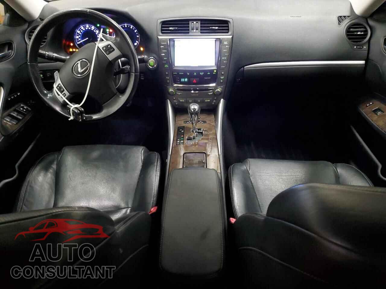 LEXUS IS 2011 - JTHCF5C26B5050105