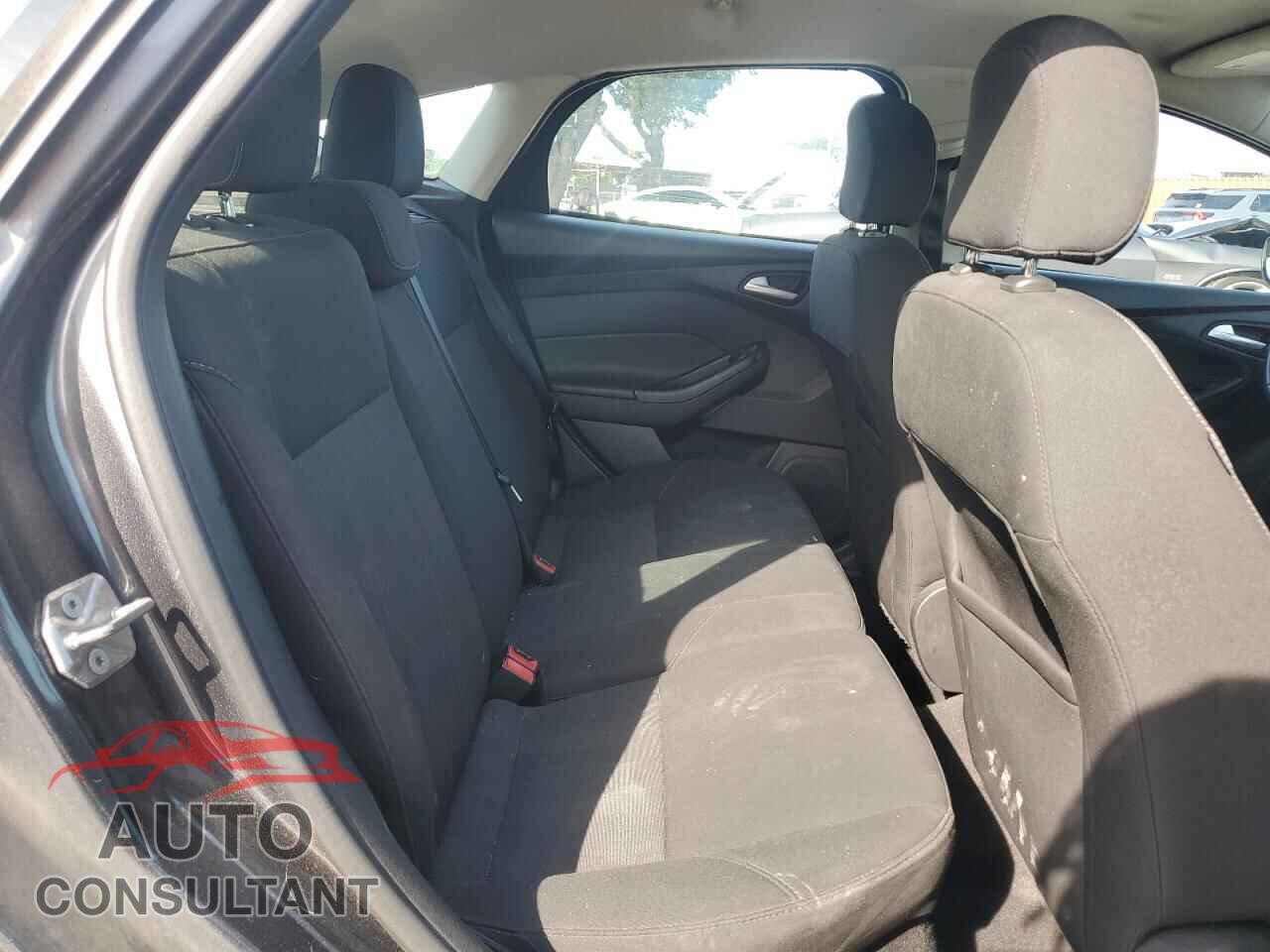 FORD FOCUS 2017 - 1FADP3K26HL346258