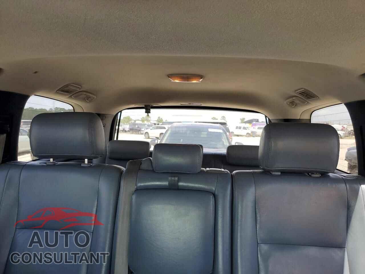 TOYOTA SEQUOIA 2011 - 5TDZY5G16BS032172