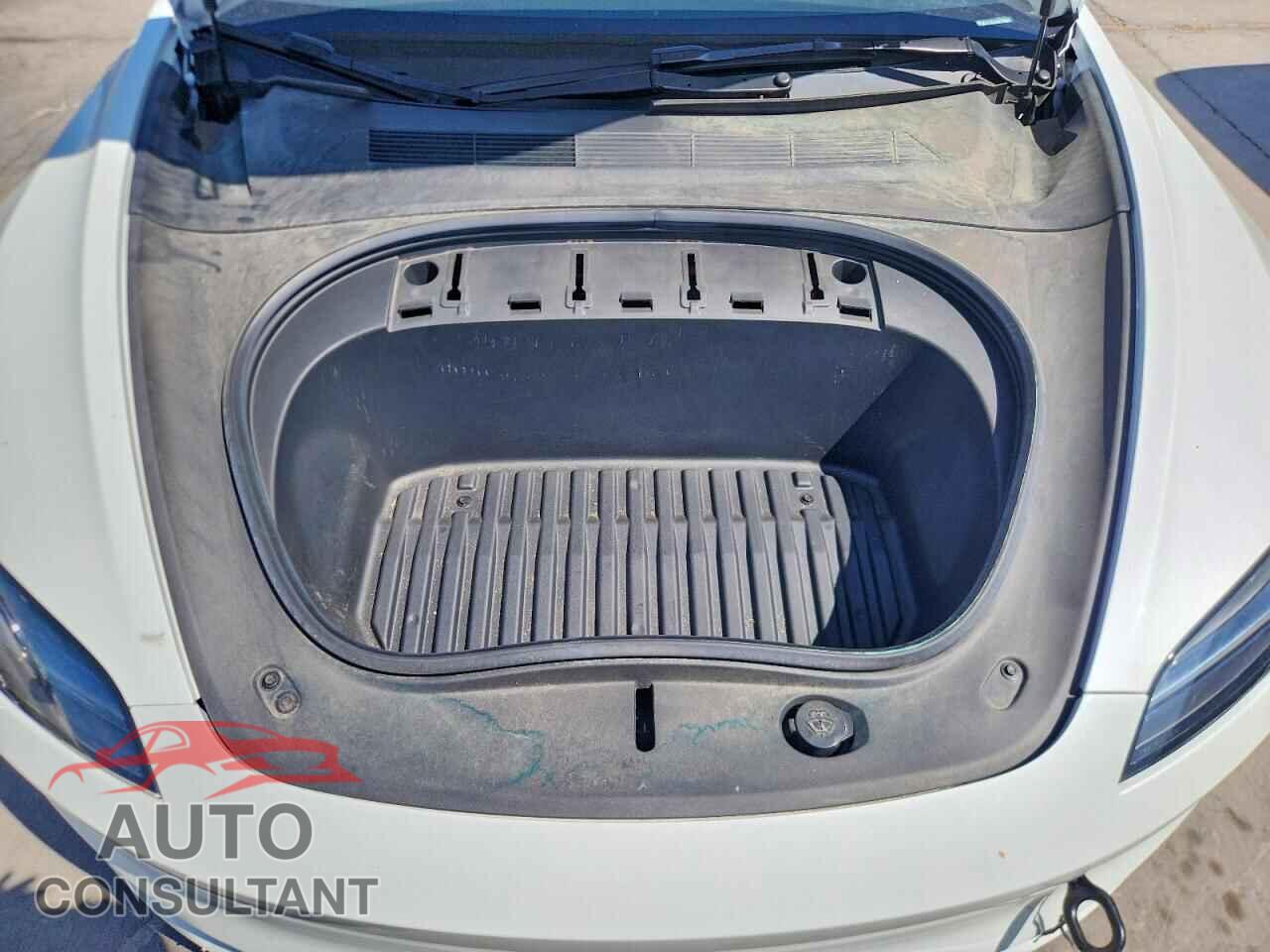 TESLA MODEL 3 2024 - 5YJ3E1EA3RF733079