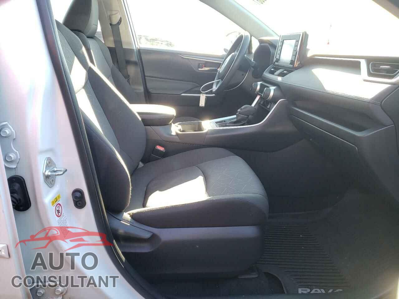 TOYOTA RAV4 2019 - JTMP1RFVXKD008167