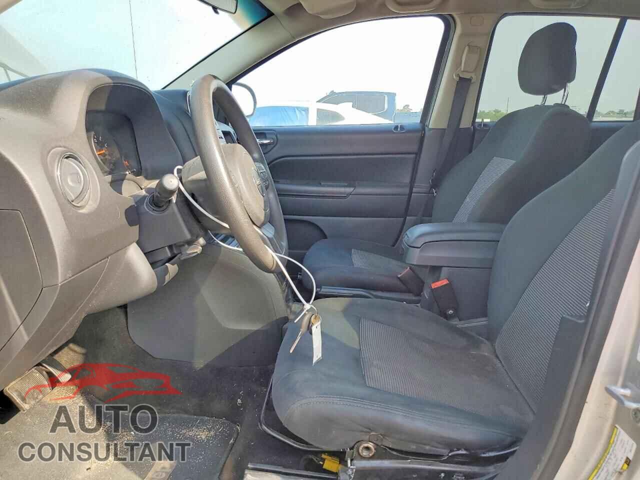 JEEP COMPASS 2013 - 1C4NJCBAXDD272225